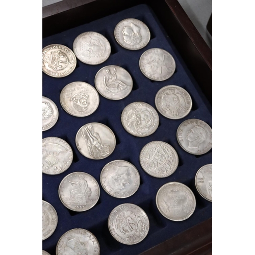 460 - FORTY FOUR VARIOUS VINTAGE TOKENS/COINS IN A WOODEN BOX