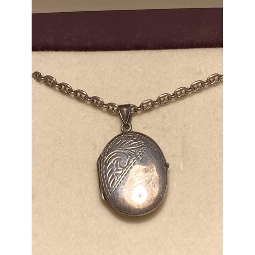 576 - A SILVER NECKLACE WITH LOCKET IN A PRESENTATION BOX