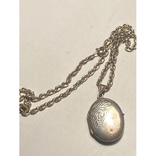 576 - A SILVER NECKLACE WITH LOCKET IN A PRESENTATION BOX