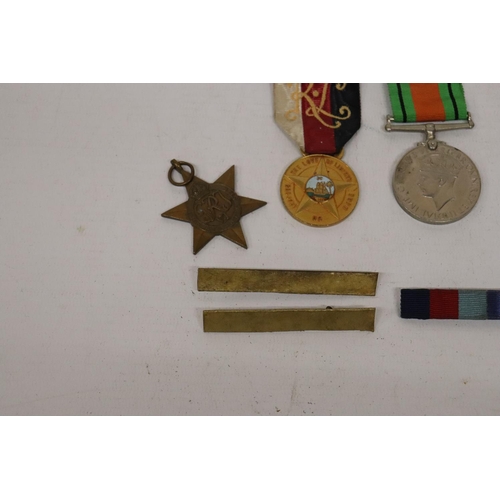 395 - A WORLD WAR II COLLECTION OF MEDALS, AFRICA STAR, ATLANTIC STAR, 1939-45 MEDAL, DEFENCE MEDAL, LIBER... 