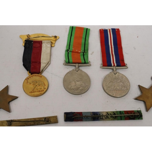 395 - A WORLD WAR II COLLECTION OF MEDALS, AFRICA STAR, ATLANTIC STAR, 1939-45 MEDAL, DEFENCE MEDAL, LIBER... 