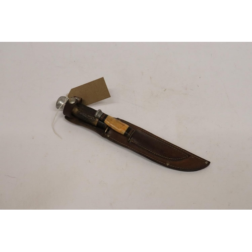 404 - A TWIN KNIFE AND LEATHER SCABBARD, BLADES 13 AND 6CM