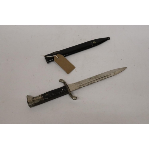 405 - A WORLD WAR II NAZI GERMANY KNIFE AND SCABBARD, 19.5CM SAWBACK BLADE, LENGTH 35CM