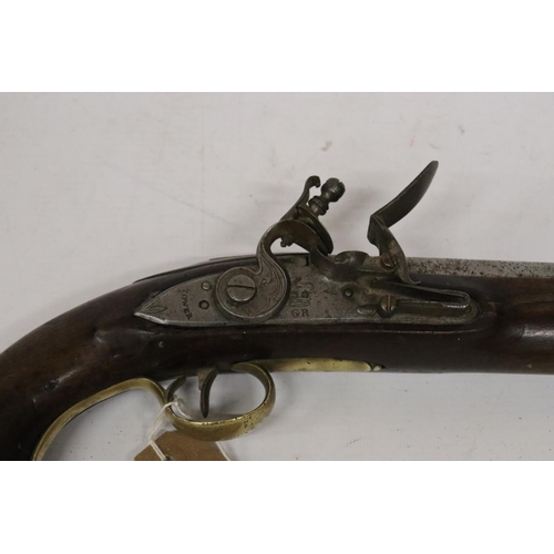 408 - A GEORGE III FLINTLOCK OFFICERS PISTOL, 23CM BARREL, THE LOCK MARKED TOWER AND GEORGE III CYPHER, WO... 