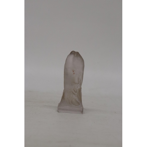 67 - A RENE LALIQUE GLASS STATUE OF TWO PARAKEETS - 10.5 CM (H) - MARKED R LALIQUE - A/F