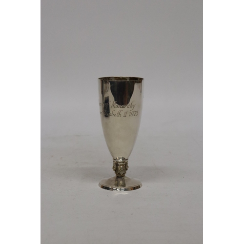 70 - A CASED HALL MARKED SILVER GOBLET COMMERATING 100 YEARS OF MONARCHY - WEIGHT 171 GRAM