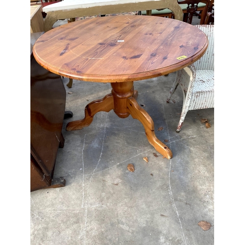 2711 - A PINE TRIPOD DINING TABLE 41