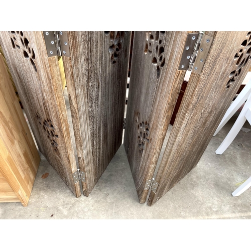 2846 - A MODERN HARDWOOD FOUR DIVISION SCREEN WITH PIERCED DECORATION