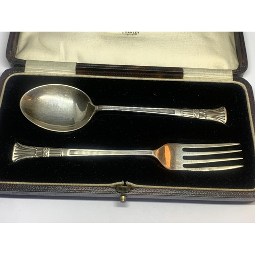 52A - A HALLMARKED BIRMINGHAM SILVER SPOON AND FORK SET IN ORIGINAL PRESENTATION BOX