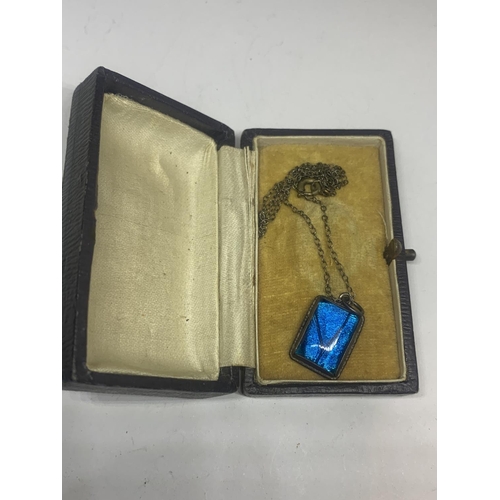 666 - A SILVER PENDANT WITH BLUE STONE IN A PRESENTATION BOX