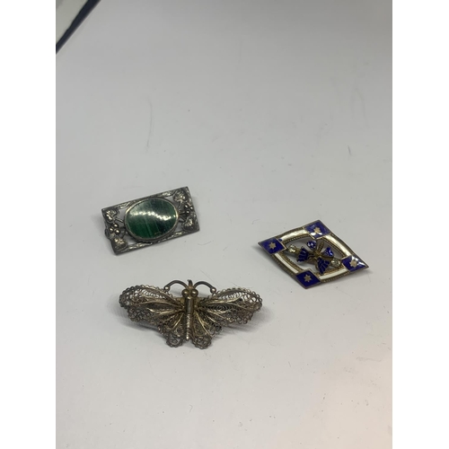 666A - THREE VINTAGE BROOCHES TO INCLUDE TWO SIVER EXAMPLES