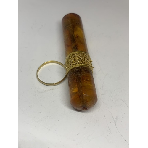 667 - AN AMBER CHEROOT HOLDER WITH A DECORATIVE TESTED TO 9 CARAT GOLD COLLAR