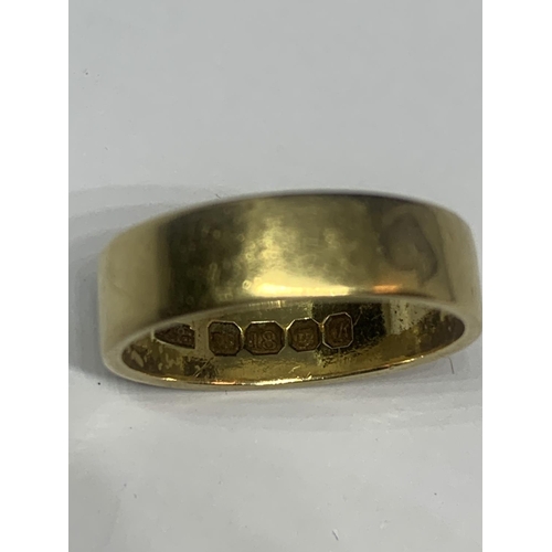 672 - AN 18 CARAT GOLD WEDDING BAND GROSS WEIGHT 4.13 GRAMS SIZE K/L