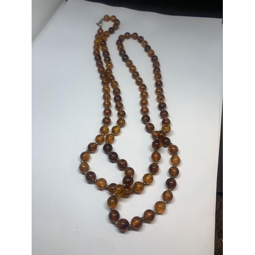 681 - AN AMBER NECKLACE