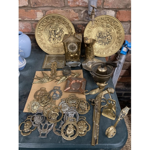 892 - A LARGE QUANTITY OF BRASS AND COPPER WARE