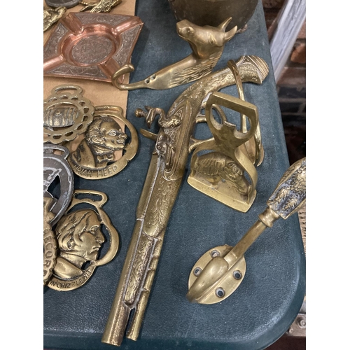 892 - A LARGE QUANTITY OF BRASS AND COPPER WARE