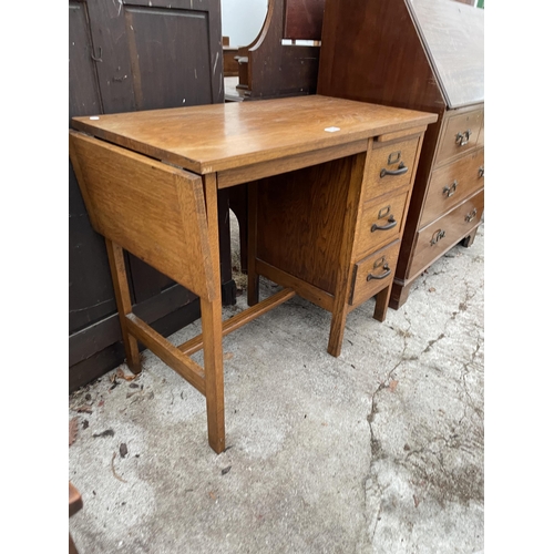 3144 - A MID 20TH CENTURY OK SINGLE PEDESTAL DESK WITH DROP LEAF, 35