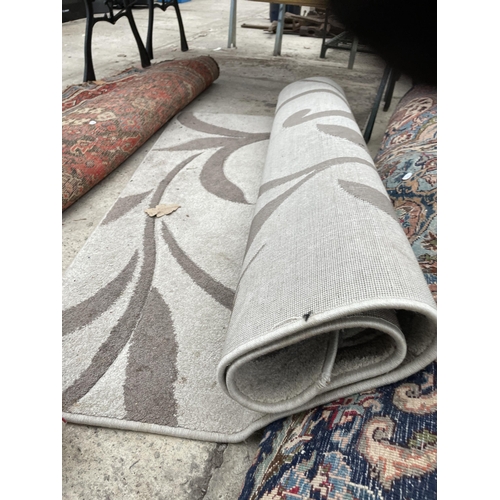 2486 - A SMALL GREY MODERN RUG