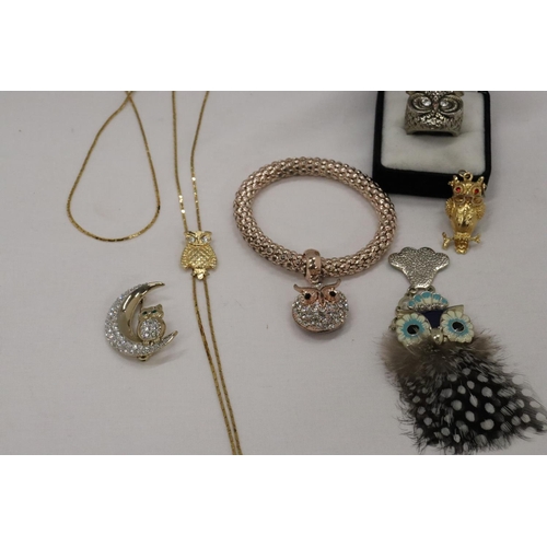 211 - A QUANTITY OF OWL RELATED COSTUME JEWELLERY TO INCLUDE A BOXED RING, BROOCH, NECKLACE, PENDANT, ETC