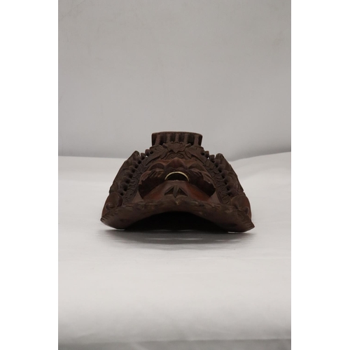 224 - AN ASIAN STYLE CARVED WOODEN MASK