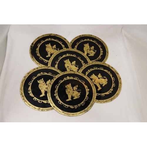 255 - SIX ORIENTAL STYLE PAPIER MACHE PLACE MATS WITH GILT FOO DOG DISIGN, DIAMETER 22CM