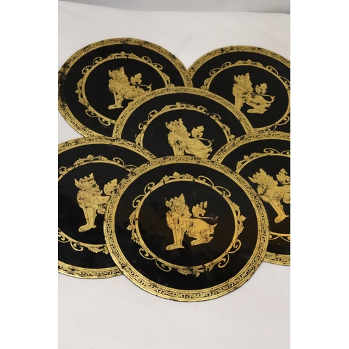 255 - SIX ORIENTAL STYLE PAPIER MACHE PLACE MATS WITH GILT FOO DOG DISIGN, DIAMETER 22CM