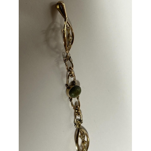 516 - A VINTAGE 9CT YELLOW GOLD, JADE AND PEARL BRACELET WITH SAFETY CHAIN GROSS WEIGHT 6.35 GRAMS, LENGTH... 