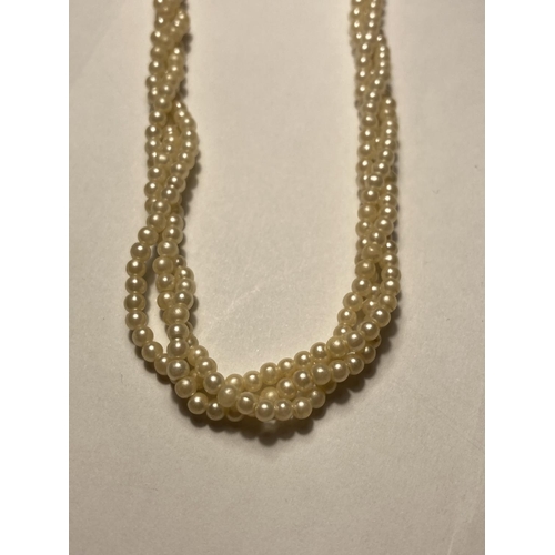 581 - A BERGDORF AND GO0DMAN VINTAGE PEARL NECKLACE