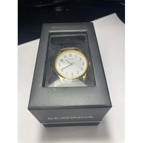 583 - A SEKONDA WRIST WATCH IN A PRESENTATION BOX SEEN WORKING BUT NO WARRANTY