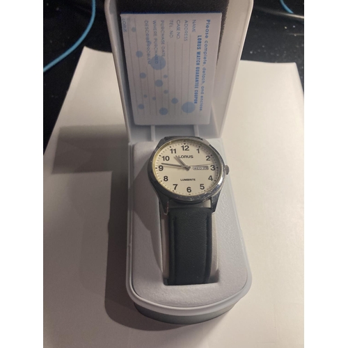 585 - A LORUS WRIST WATCH IN A PRESENTATION BOX SEEN WORKING BUT NO WARRANTY