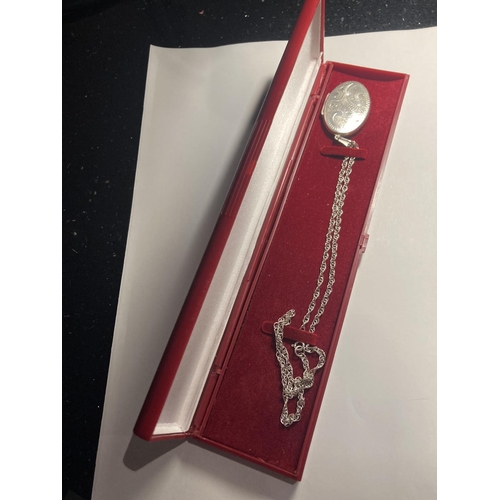 586 - A SILVER NECKLACE WITH OVAL LOCKET IN A PRESENTATION BOX