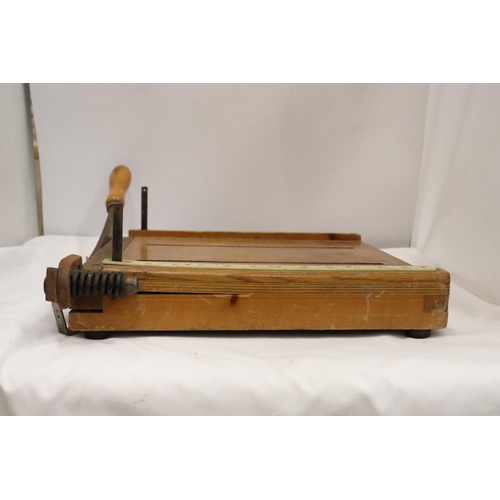 851 - A VINTAGE WOODEN GUILLOTINE