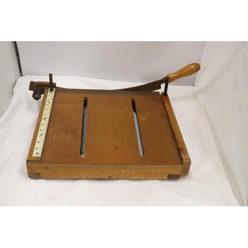 851 - A VINTAGE WOODEN GUILLOTINE