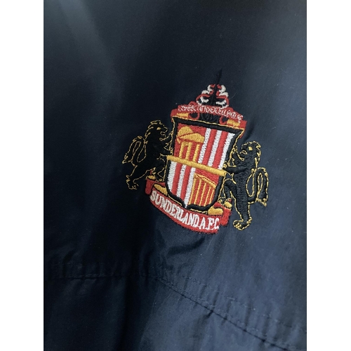 895 - AN OFFICIAL SUNDERLAND FC 'FROST BITE' BENCH JACKET