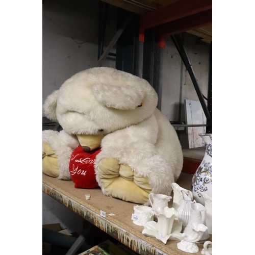 1050 - AN XTRA LARGE TEDDY WITH HEART