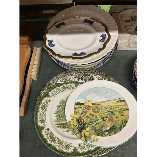 1093 - A QUANTITY OF COLLECTOR'S PLATES TO INCLUDE GRINDLEY ENGLISH COUNTRY INNS, SPODE SHIP GEORGE OF SALE... 