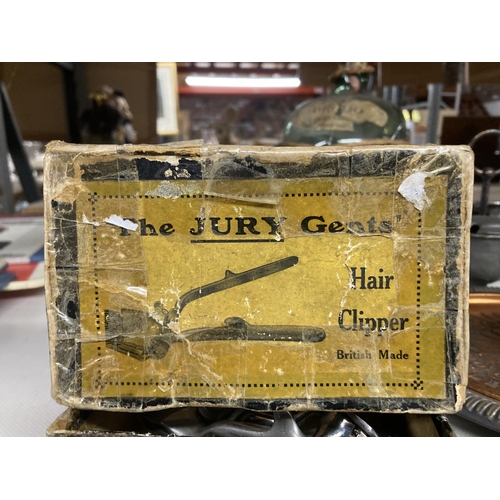 1121 - A SMALL GENTLEMAN'S GROOMING SET AND A VINTAGE BOXED 'JURY, GENT'S HAIR CLIPPERS'