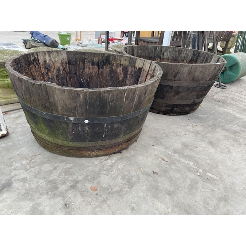 1914 - A PAIR OF LARGE OAK HALF BARREL PLANTERS (D:95CM)