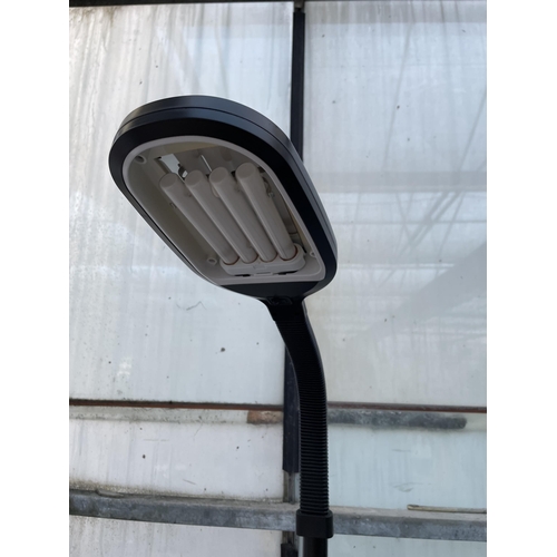 2359 - AN ADJUSTABLE FLOOR LAMP