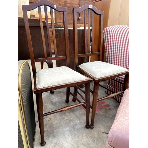 2697 - A PAIR OF EDWARDIAN BEDROOM CHAIRS AND A STOOL ON CABRIOLE LEGS