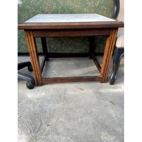 2740 - A MID 20TH CENTURY OAK LAMP TABLE WITH INSET MARBLE TOP, 24 X 20