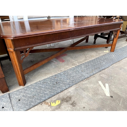 2816 - A MODERN MAHOGANY COFFEE TABLE