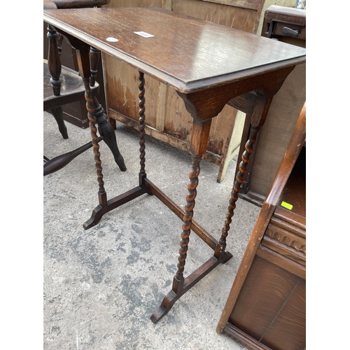 2908 - AN EARLY 20TH CENTURY OAK BARLEY-TWIST TABLE