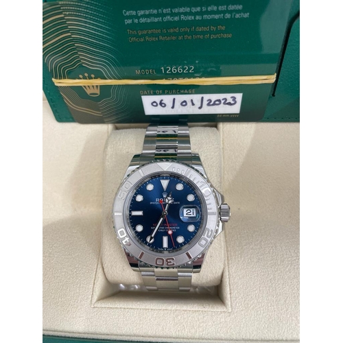 502 - A ROLEX YACHTMASTER 40 MM WRIST WATCH WITH STAINLESS STEEL CASE AND BRACELET, SOUGHT AFTER BLUE DIAL... 