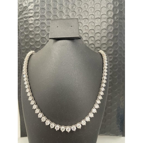 503 - AN 18 CARAT WHITE GOLD DIAMOND NECKLACE, 17 INCH LENGTH WITH APPROXIMATELY 12 TO 14 CARAT OF CLAW SE... 