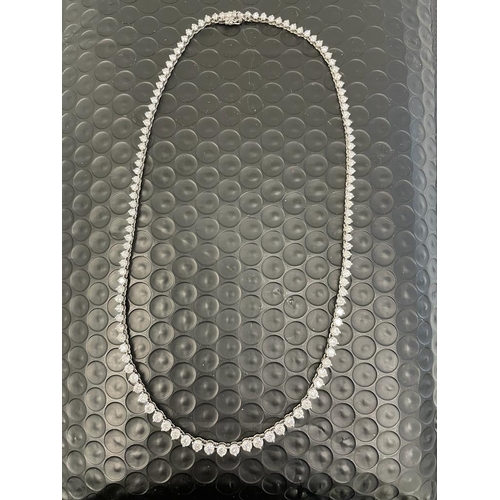 503 - AN 18 CARAT WHITE GOLD DIAMOND NECKLACE, 17 INCH LENGTH WITH APPROXIMATELY 12 TO 14 CARAT OF CLAW SE... 