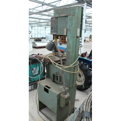 102 - BAND SAW STARTRITE 352  NO VAT