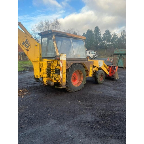 202 - JCB 3C GOOD RUNNER. LEYLAND ENGINE, ONE OF THE LAST MADE 3 GEAR LEVERS,   MOSTLY USED WITH FRONT SHO... 