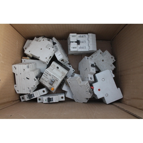 573 - 3 BOXES OF ASSORTED ELECTRICAL ITEMS  NO VAT