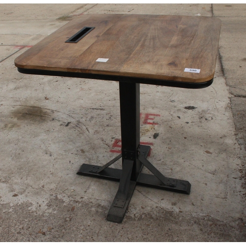 590 - TABLE  NO VAT